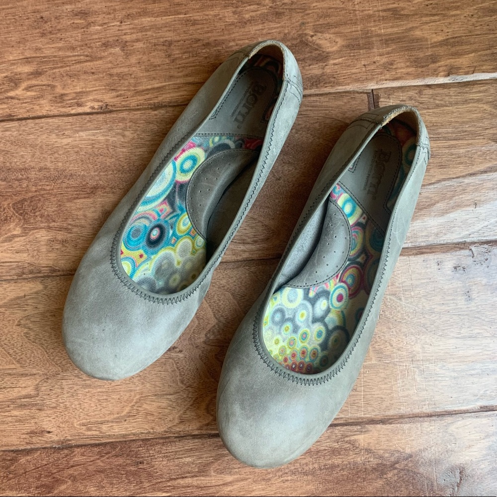 Beautiful soft gray Born flats size 9.5